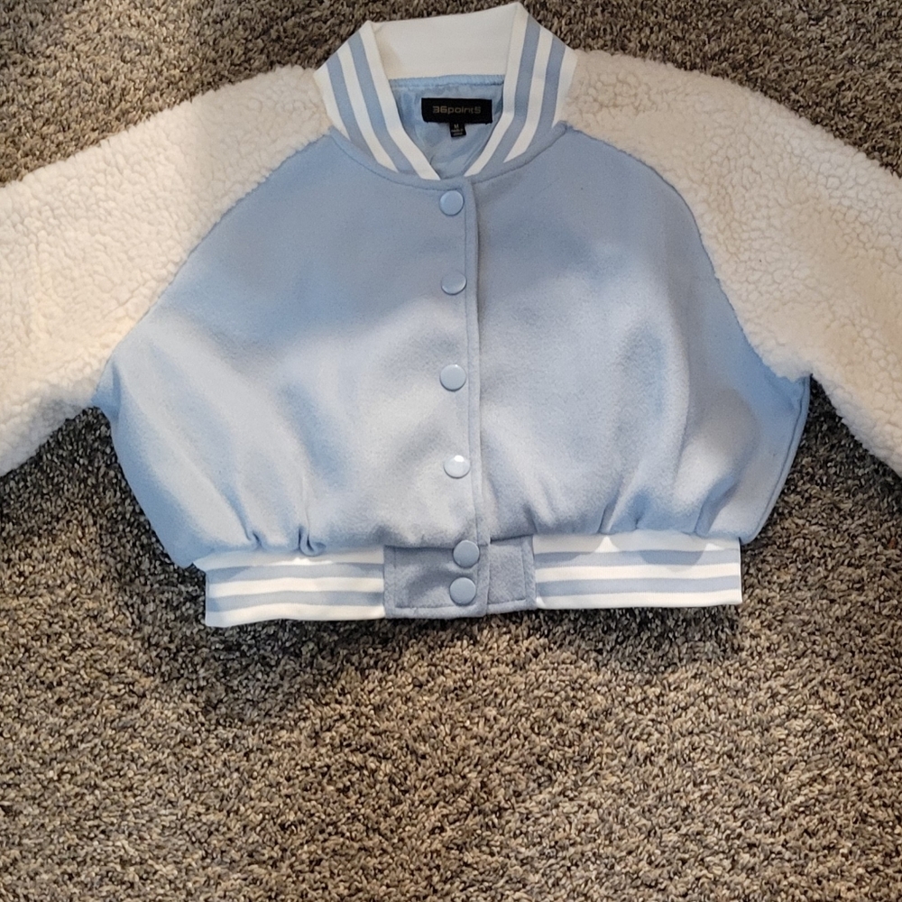 ☆36 Points BNWT Baby Blue Crop Top Coat With White Sherpa Sleeves•Size:Med☆